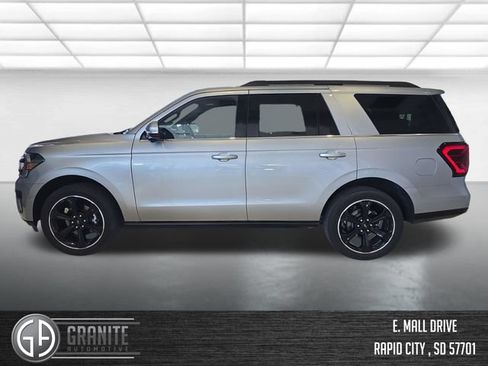 Used 2024 Ford Expedition Limited AWD/4WD image 3