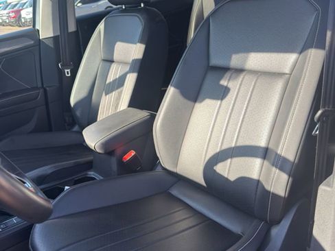 Used 2024 Volkswagen Tiguan SE image 26