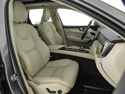 Used 2021 Volvo XC60 T8 Inscription Expression w/ Advanced Package image 31