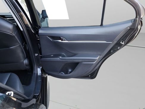 Used 2020 Toyota Camry SE FWD image 18