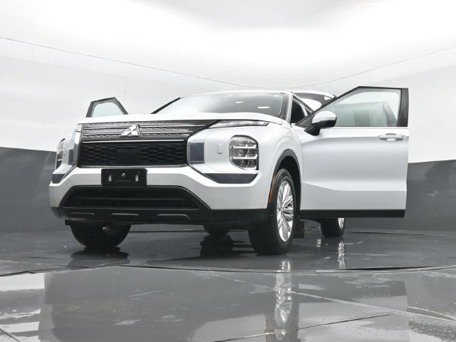 Used 2024 Mitsubishi Outlander ES AWD/4WD image 36