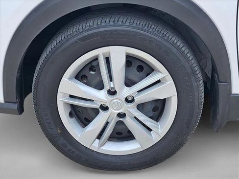 Used 2024 Nissan Kicks S image 18