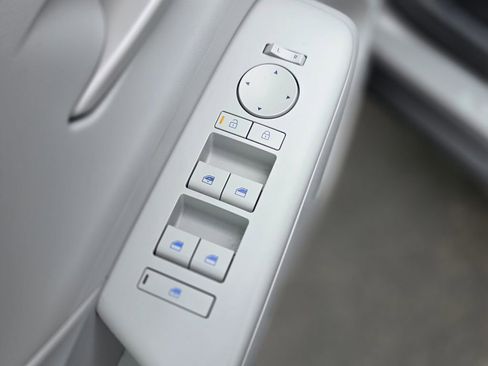 Certified 2025 Hyundai Kona SE FWD image 22