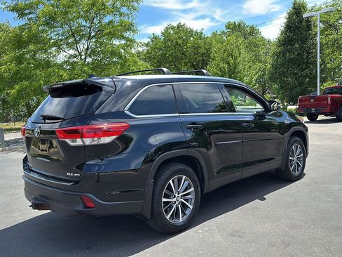 Used 2019 Toyota Highlander XLE AWD/4WD image 22