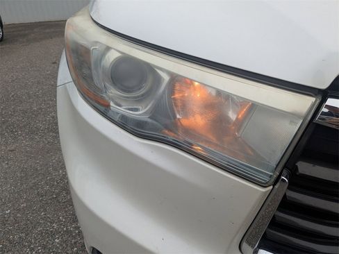 Used 2015 Toyota Highlander XLE image 10