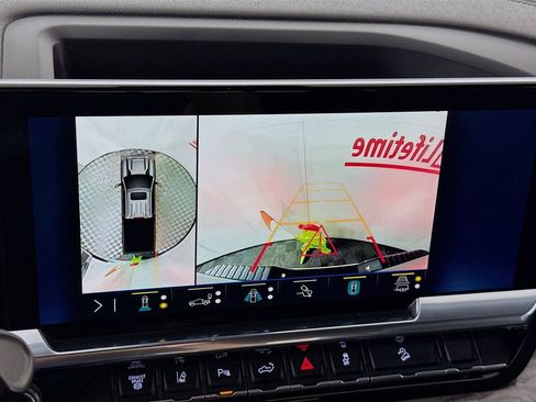 Used 2024 Chevrolet Silverado 2500 LTZ w/ LTZ Convenience Package image 6