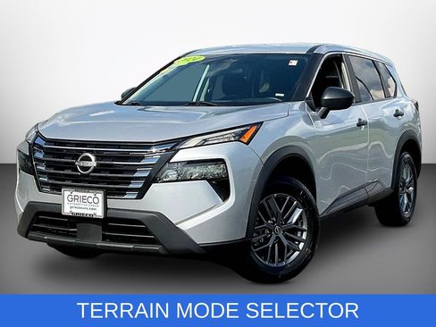 Used 2024 Nissan Rogue S AWD/4WD image 3