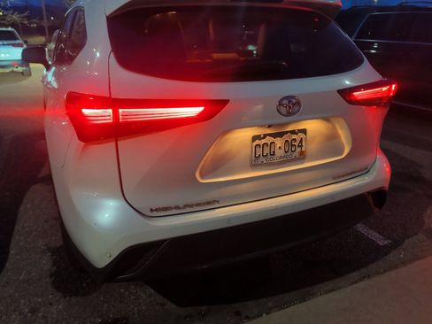 Used 2020 Toyota Highlander Limited image 15