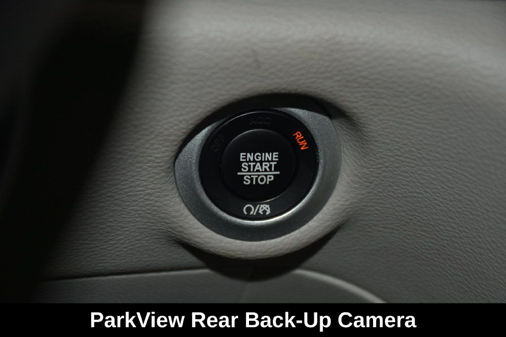 Used 2024 Chrysler Pacifica Limited FWD image 17
