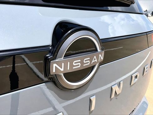 Used 2022 Nissan Pathfinder Platinum w/ Cargo Package FWD image 31