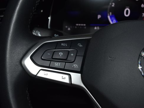 Used 2025 Volkswagen Jetta SE FWD image 9