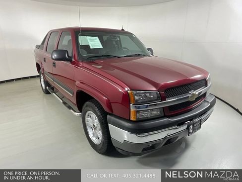 Used 2005 Chevrolet Avalanche LS w/ Onstar Plus Package AWD/4WD image 3