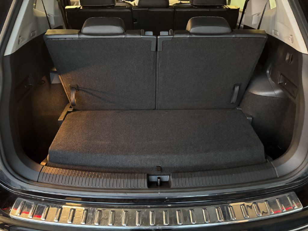 Used 2021 Volkswagen Tiguan SEL w/ 3rd Row Seat Package AWD/4WD image 23