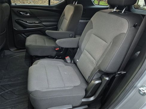 Used 2023 Chevrolet Traverse LT w/ LPO, Floor Liner Package image 29