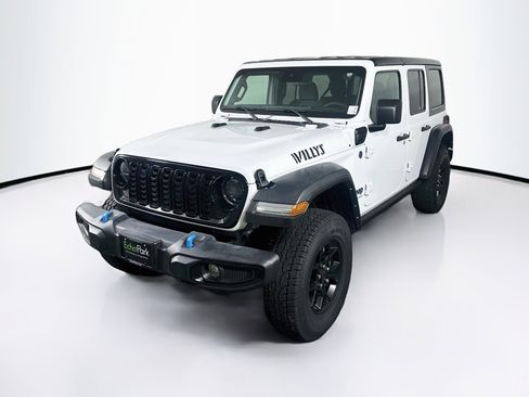 Used 2024 Jeep Wrangler Unlimited AWD/4WD image 3