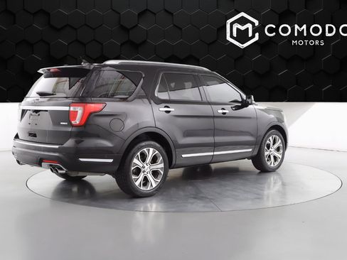 Used 2019 Ford Explorer Platinum image 3