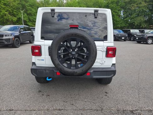 Used 2023 Jeep Wrangler Unlimited Sahara w/ Cold Weather Group AWD/4WD image 5