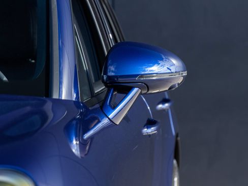 Certified 2026 Porsche Macan AWD/4WD image 19