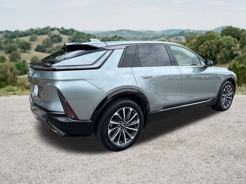 Used 2024 Cadillac Lyriq Sport RWD image 9