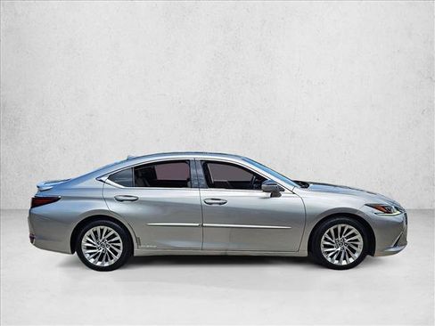 Used 2019 Lexus ES 300h w/ Accessory Package 2 FWD image 4