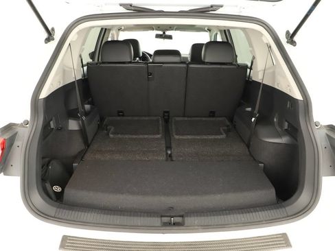 Used 2018 Volkswagen Tiguan SE w/ Panoramic Sunroof Package AWD/4WD image 30