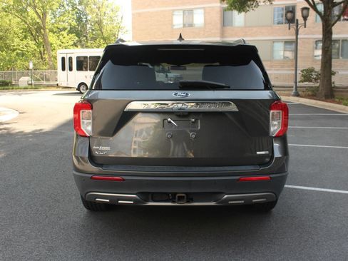 Used 2020 Ford Explorer XLT w/ Equipment Group 202A AWD/4WD image 8