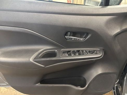 Used 2023 Nissan Versa SV image 10