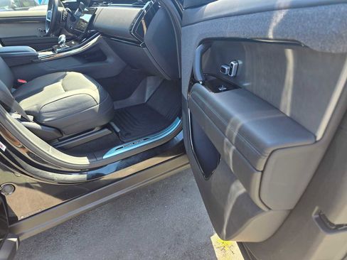 Used 2025 Land Rover Range Rover Sport SE image 10