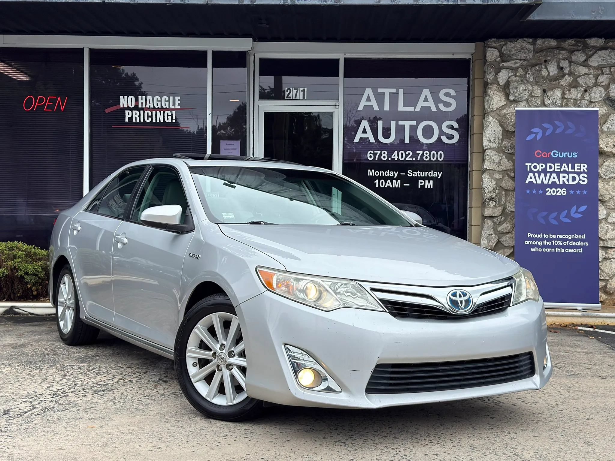 Used 2013 Toyota Camry XLE w/ Leather Pkg FWD image 1