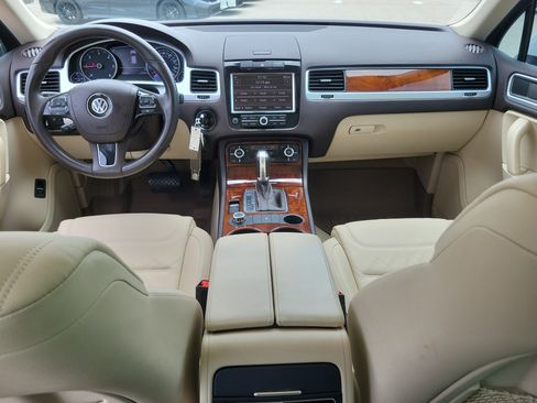 Used 2013 Volkswagen Touareg TDI AWD/4WD image 17