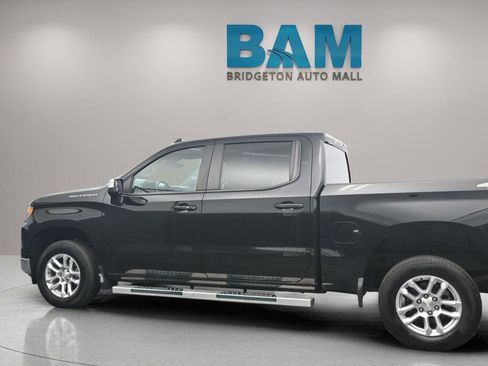 Used 2022 Chevrolet Silverado 1500 LT AWD/4WD image 5