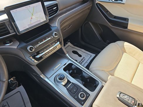 Used 2020 Ford Explorer Platinum AWD/4WD image 28