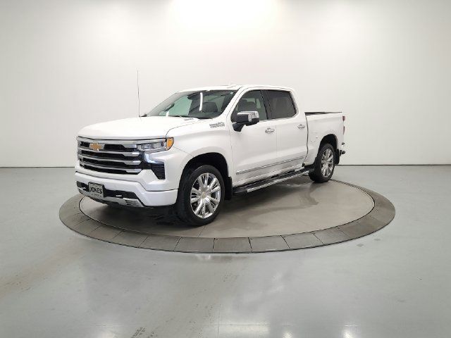 Used 2024 Chevrolet Silverado 1500 High Country w/ High Country Premium Package AWD/4WD image 3