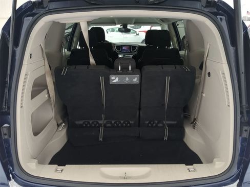 Used 2017 Chrysler Pacifica Touring image 41