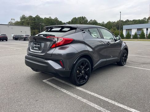 Used 2022 Toyota C-HR XLE image 5