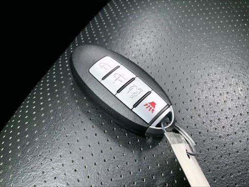 Used 2018 Nissan Sentra SL image 18