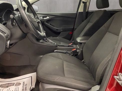 Used 2015 Ford Focus SE w/ SE Sport Package FWD image 6