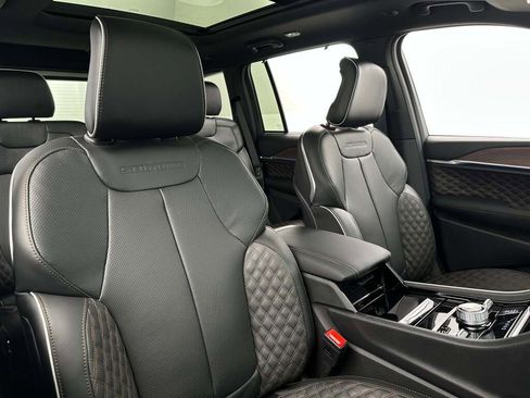 New 2025 Jeep Grand Cherokee Summit image 18