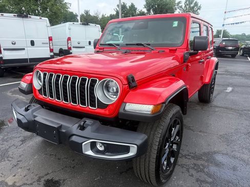 Used 2025 Jeep Wrangler Unlimited Sahara w/ Safety Group AWD/4WD image 8