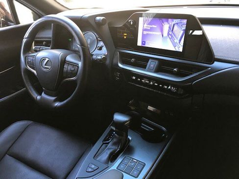 Used 2023 Lexus UX 250h FWD w/ Premium Package image 8