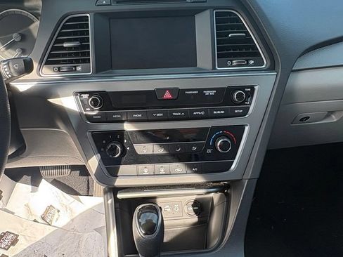 Used 2017 Hyundai Sonata SE FWD image 8