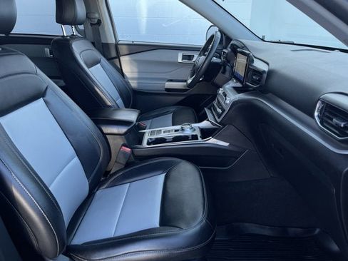 Used 2023 Ford Explorer XLT w/ Equipment Group 202A image 23