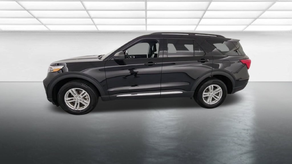 Used 2024 Ford Explorer XLT w/ Equipment Group 202A AWD/4WD image 4