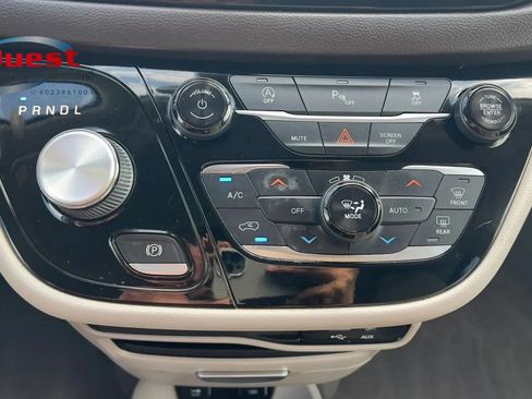 Used 2019 Chrysler Pacifica Touring Plus FWD image 23