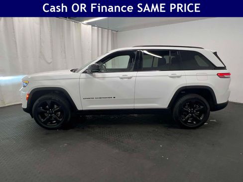 Used 2022 Jeep Grand Cherokee Altitude AWD/4WD image 11