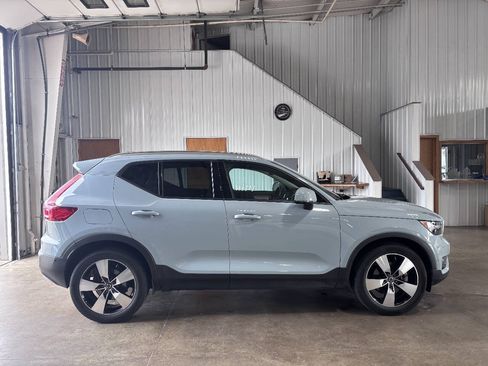 Used 2019 Volvo XC40 T5 Momentum AWD/4WD image 2