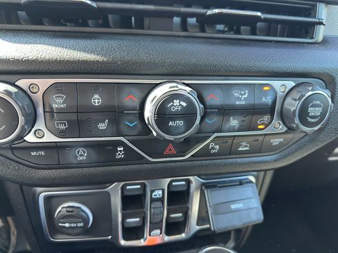 Used 2024 Jeep Wrangler Unlimited Sport AWD/4WD image 12