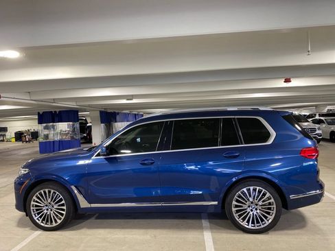 Used 2021 BMW X7 xDrive40i w/ Parking Assistance Package AWD/4WD image 2