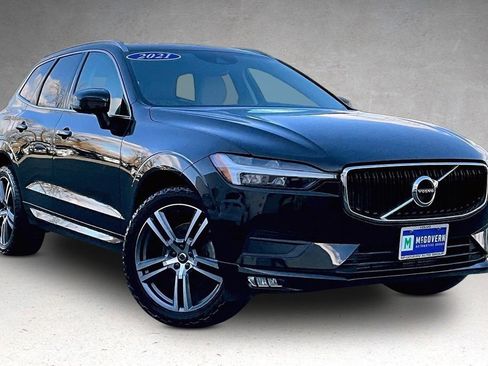 Used 2021 Volvo XC60 T5 Momentum image 3