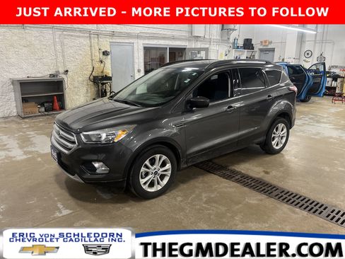 Used 2018 Ford Escape SE w/ SE Sync 3 Package image 1